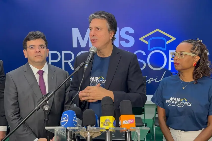 Piauí recebe entrega de Carteiras Nacionais Docentes com a presença de ministros