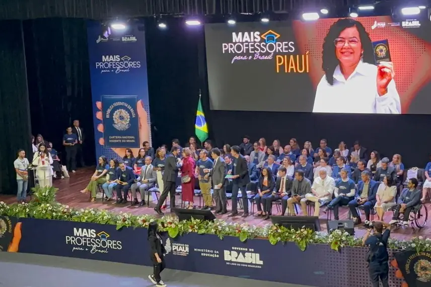 Piauí recebe entrega de Carteiras Nacionais Docentes com a presença de ministros