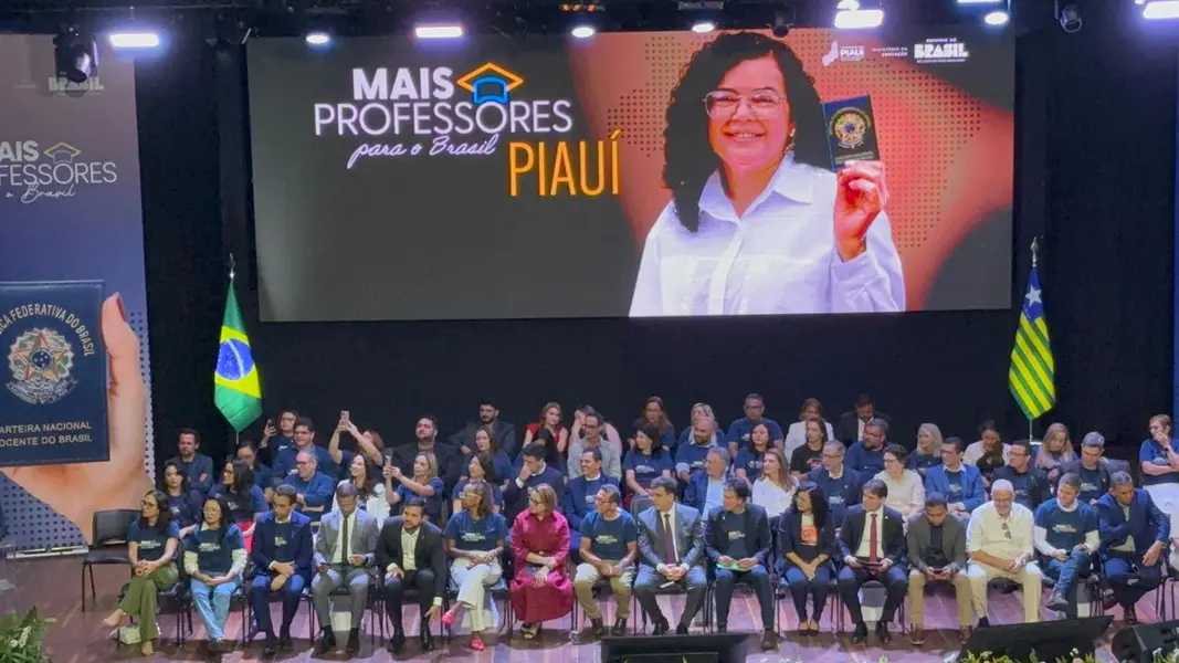 Piauí recebe entrega de Carteiras Nacionais Docentes com a presença de ministros