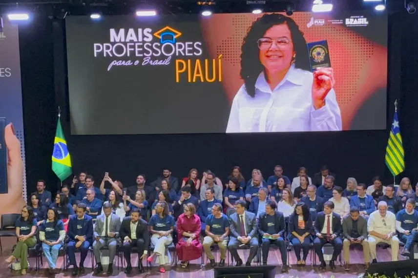 Piauí recebe entrega de Carteiras Nacionais Docentes com a presença de ministros
