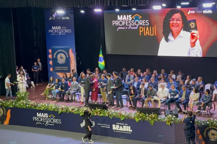 Piauí recebe entrega de Carteiras Nacionais Docentes com a presença de ministros