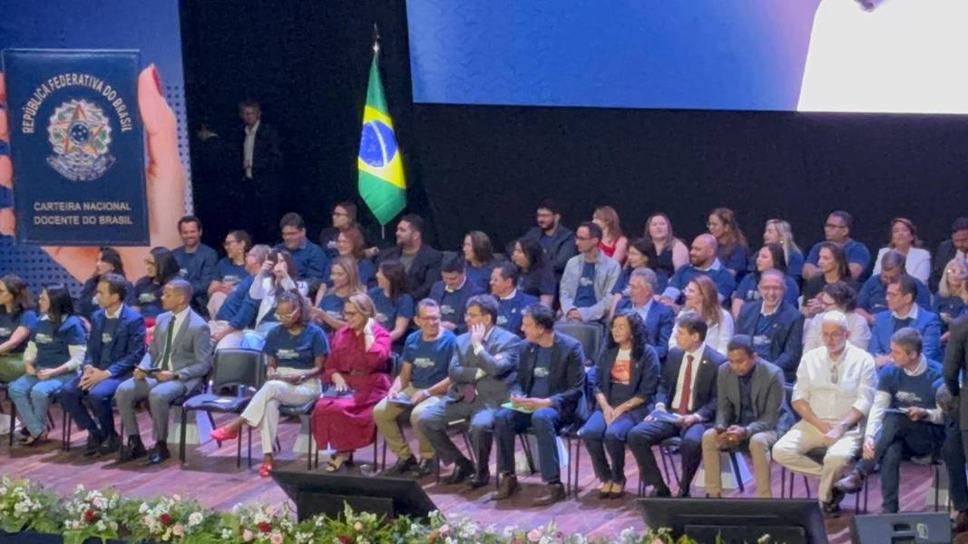 Piauí recebe entrega de Carteiras Nacionais Docentes com a presença de ministros