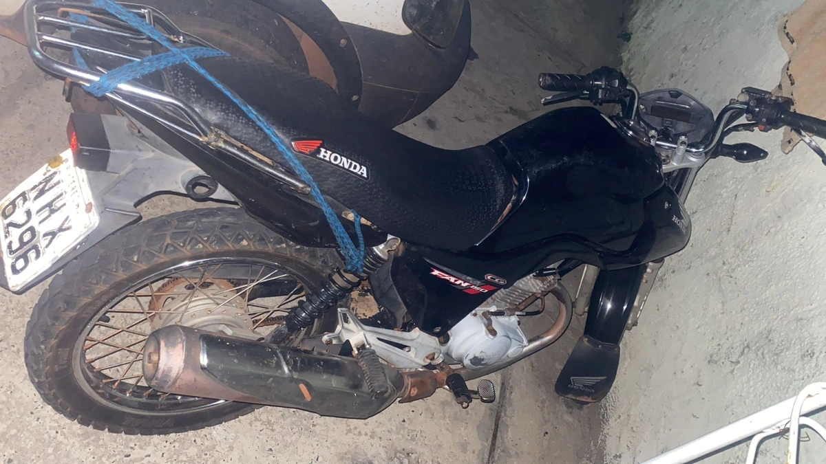 PM apreende motocicleta com registro de roubo na Vila Nova Conquista, em União