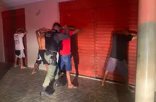 PM flagra dupla com entorpecentes durante operação no centro de União (Foto: Reprodução)