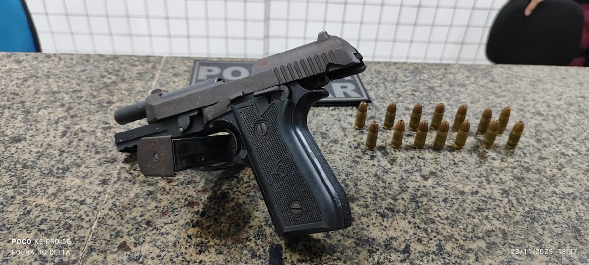 Polícia apreende pistola escondida em residência suspeita em Parnaíba