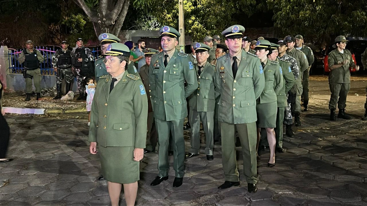 Polícia Militar do Piauí celebra Dia da Bandeira com promoções e homenagens