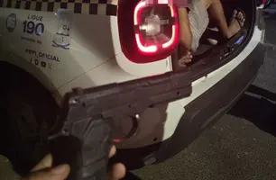 Polícia nota 'nervosismo' e prende homem com arma falsa em Teresina (Foto: Divulgação)