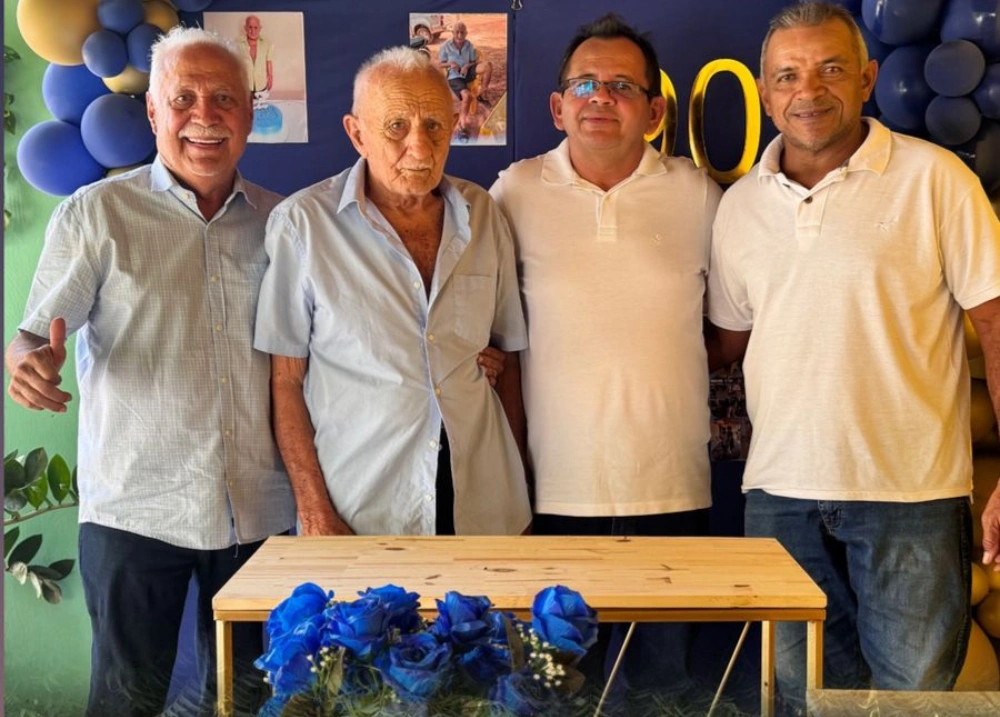 Prefeito Juvenal prestigia  90 anos do Sr. Raimundo (Dirrim”), na Lagoa do Caminho