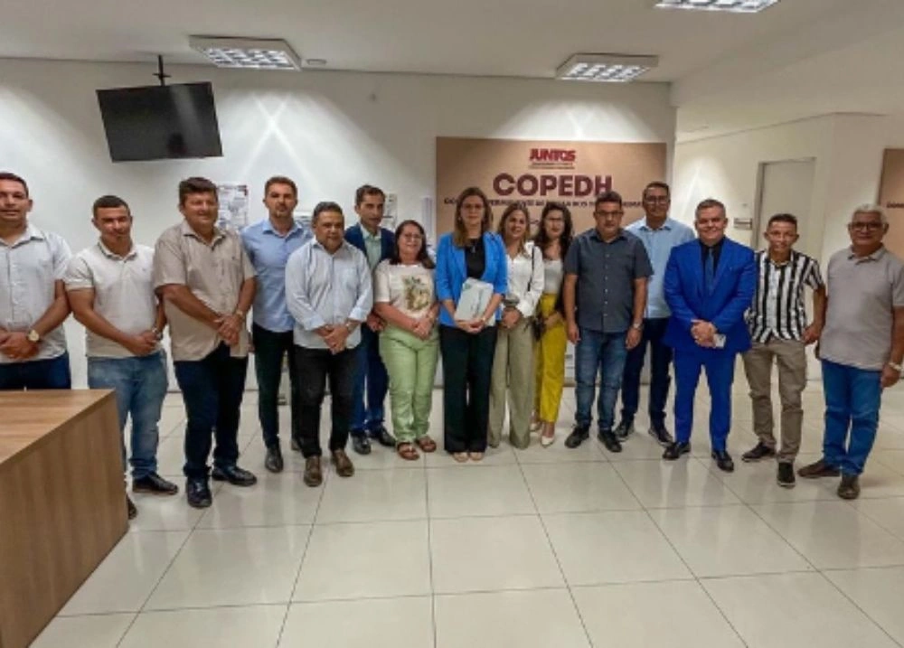 Prefeito Osvaldo da Abelha Branca discute fim dos lixões em reunião do MPPI