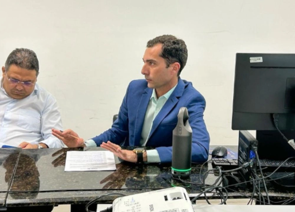 Prefeito Osvaldo da Abelha Branca discute fim dos lixões em reunião do MPPI