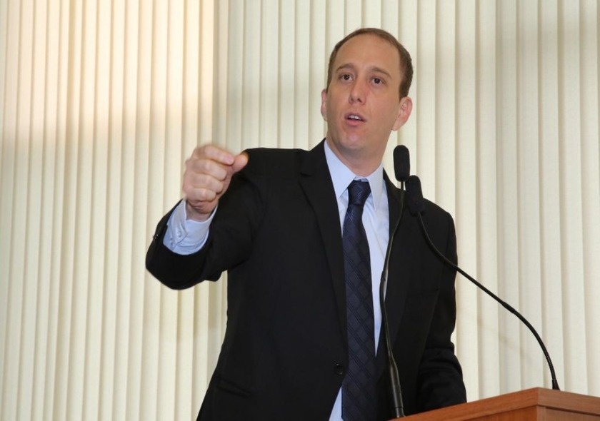 Prefeito 'tiktoker' Rodrigo Manga é afastado por suspeita de irregularidades