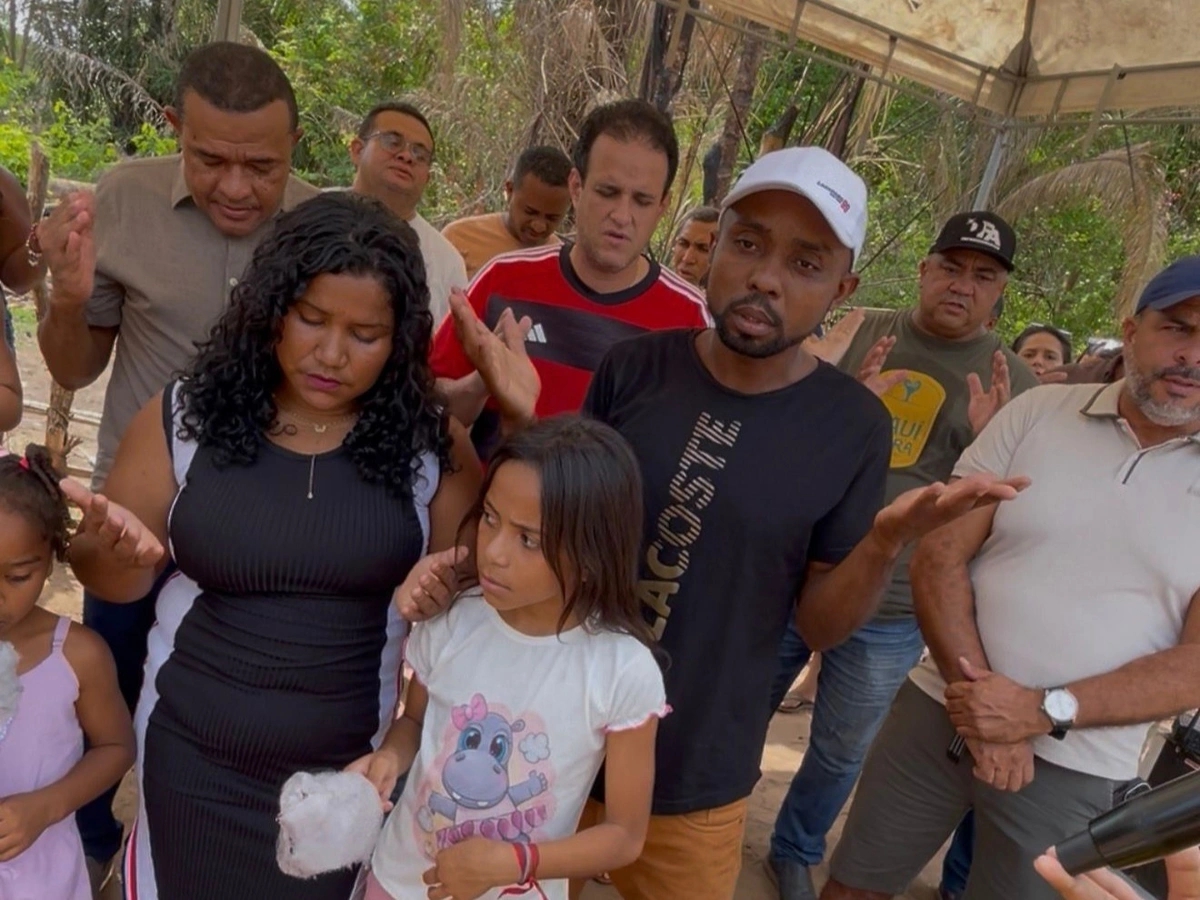 Prefeitura de Amarante entrega casa à família que perdeu tudo em incêndio