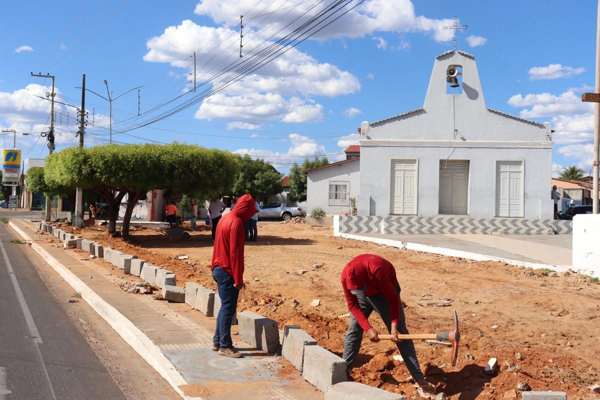 Prefeitura de São Raimundo Nonato intensifica obras para entregar Praça da Igreja de Santa Luzia