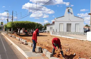 Prefeitura de São Raimundo Nonato intensifica obras para entregar Praça da Igreja de Santa Luzia (Foto: Reprodução)