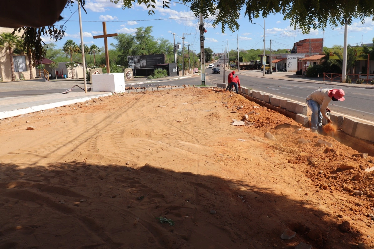 Prefeitura de São Raimundo Nonato intensifica obras para entregar Praça da Igreja de Santa Luzia