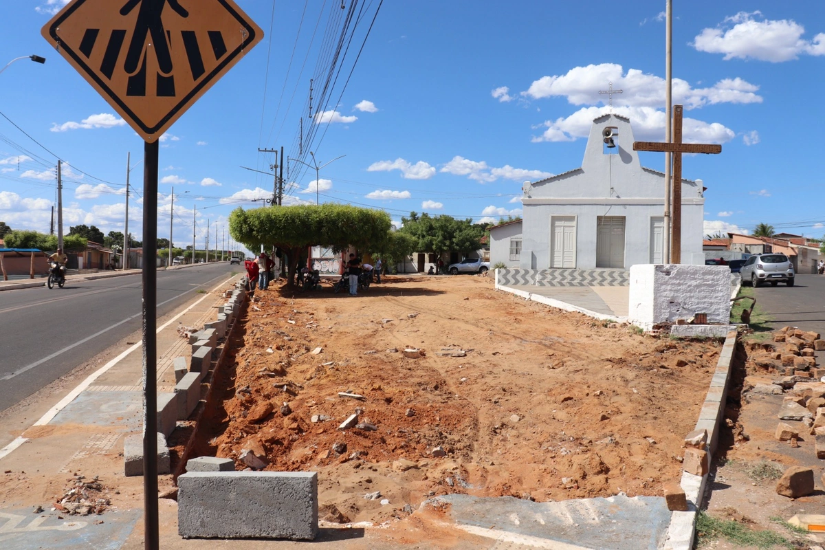Prefeitura de São Raimundo Nonato intensifica obras para entregar Praça da Igreja de Santa Luzia