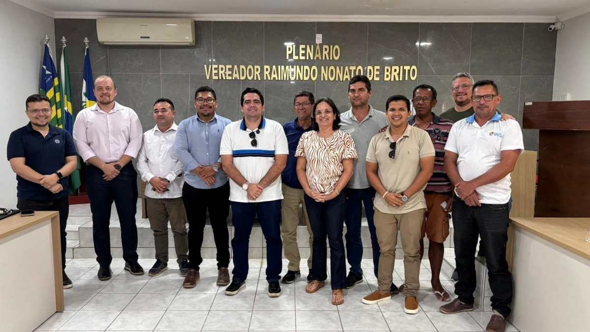 Prefeitura e Águas do Piauí discutem ações no abastecimento em Cajueiro da Praia