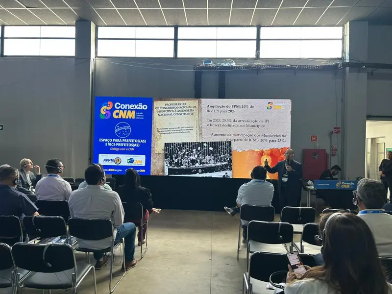 Primeiro dia do Conexão CNM reúne prefeitos piauienses em Teresina