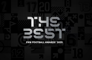 Raphinha concorre ao The Best do Fifa (Foto: Lluis GENE / AFP)