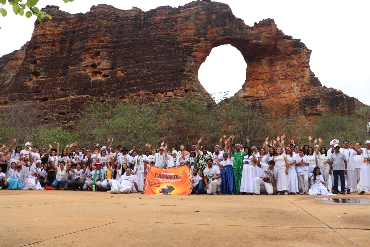 Religiosidade e ancestralidade marcam a abertura do I Seminário CAPIVAFRO no Anfiteatro da Pedra Furada