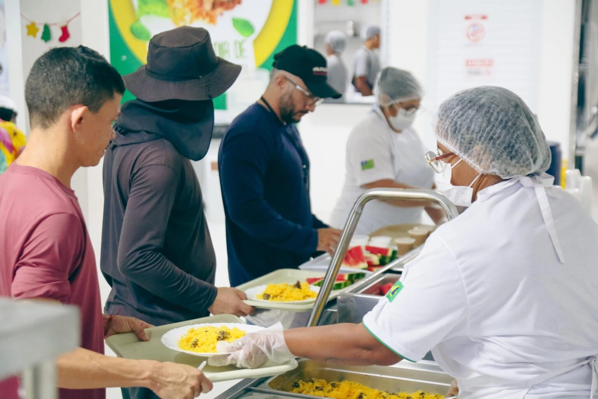 Restaurante Popular do Dirceu faz 1 ano e bate 36 mil refeições por mês