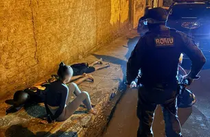 ROMU prende trio com moto roubada, arma e celulares em Timon (Foto: Reprodução)