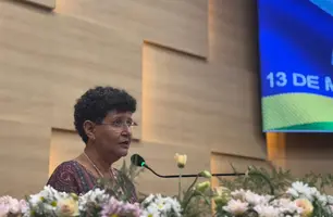 Secretária Rejane Tavares recebe título de cidadania piauiense na Alepi (Foto: Heitor Carvalho/ Conecta Piauí)