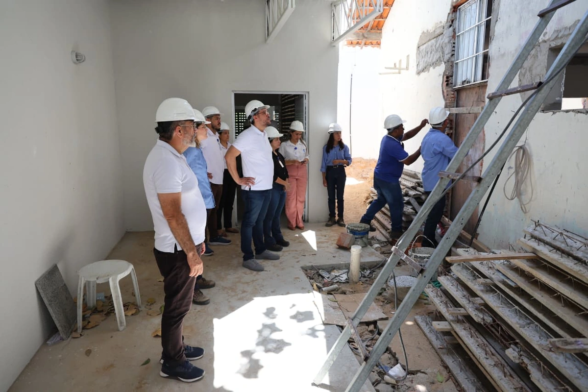 Secretário de Antonio Luiz visita obras do HEDA, em Parnaíba.