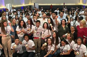 SEDUC premia estudantes vencedores da II Olimpíada Piauiense de Língua Estrangeira (Foto: Conecta Piauí)