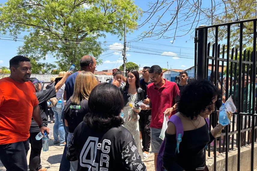 Segundo dia do Enem 2025: Conecta Piauí acompanha movimento perto na UESPI