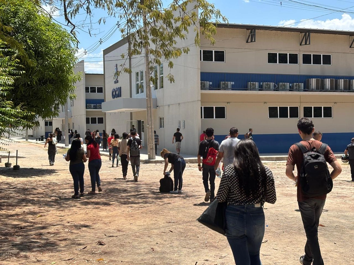 Segundo dia do Enem 2025: Conecta Piauí acompanha movimento perto na UESPI