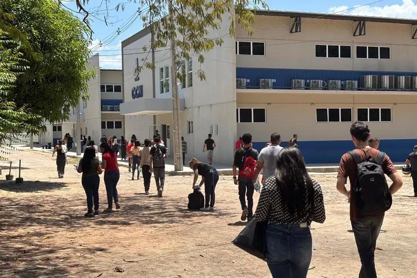 Segundo dia do Enem 2025: Conecta Piauí acompanha movimento perto na UESPI