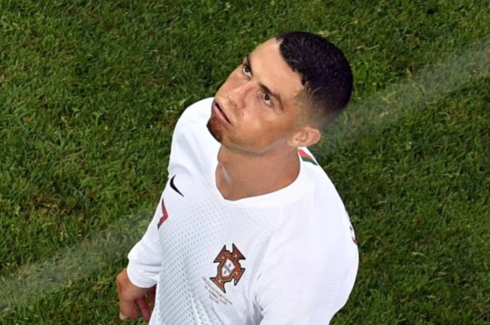 Técnico da Irlanda ironiza Cristiano Ronaldo após expulsão nas Eliminatórias