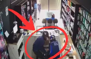 Trio armado assalta loja de celulares no Centro Comercial de Oeiras (Foto: Reprodução)