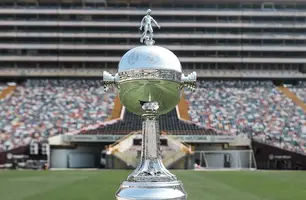 Troféu da Libertadores no Estádio Monumental, em Lima, no Peru (Foto: Reprodução/Conmebol)