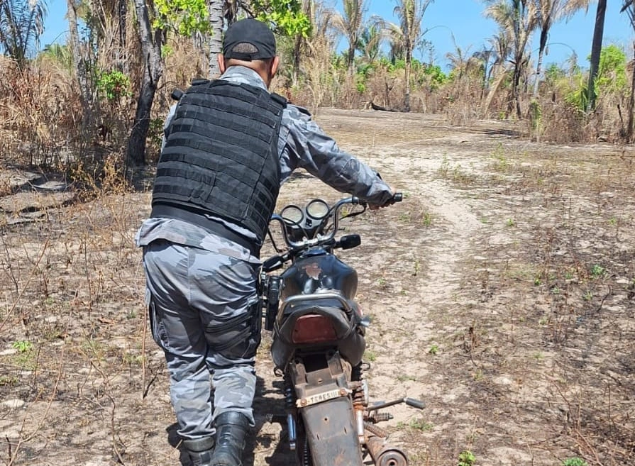 Veículo recuperado dentro do Matagal próximo ao rodanel da cidade de União