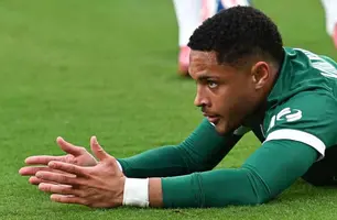 Vitor Roque lamenta gol perdido na estreia do Palmeiras contra o Porto no Mundial de Clubes (Foto: Stephen Nadler/ISI Photos/ISI Photos)