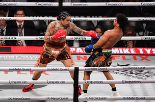 Whindersson Nunes contra o indiano Neeraj Goyat (Foto: Stephen McCarthy/ Sportsfile)