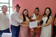 Abdoral Melo entrega enxovais para mulheres carentes em São João do Arrail