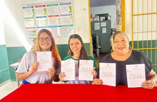 Adeccarte lança livro de crônicas escrito por alunas da rede estadual (Foto: Reprodução)