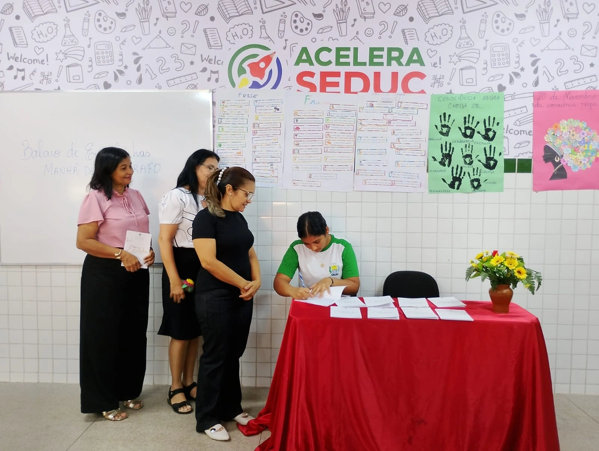 Adeccarte lança livro de crônicas escrito por alunas da rede estadual