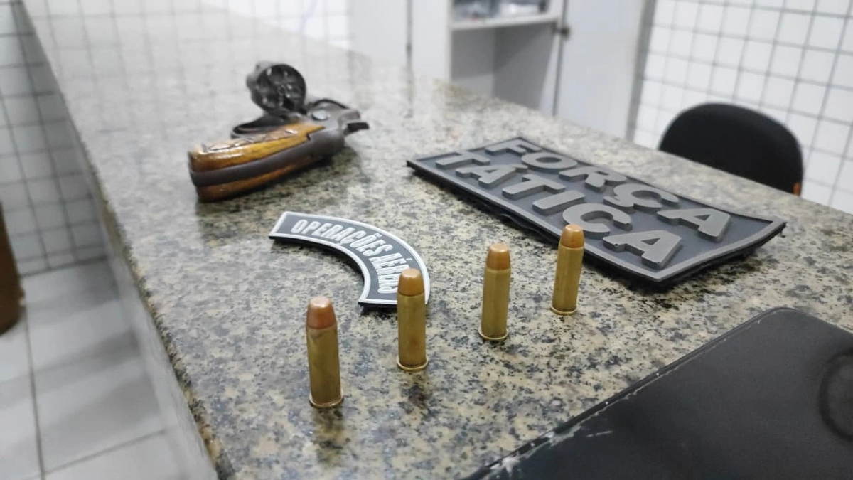 Arma de fogo, munições e moto são apreendidas durante abordagem em Luís Correia