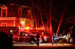 Ataque a tiros deixa dois mortos e nove feridos na Universidade Brown, nos EUA (Foto: Reprodução/BING GUAN/AFP)