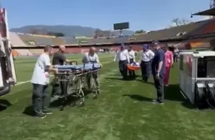 Atendimento médico no futebol (Foto: Reprodução)