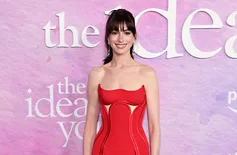 Anne Hathaway revela que 'Águas de Março' foi sua música mais ouvida em 2025