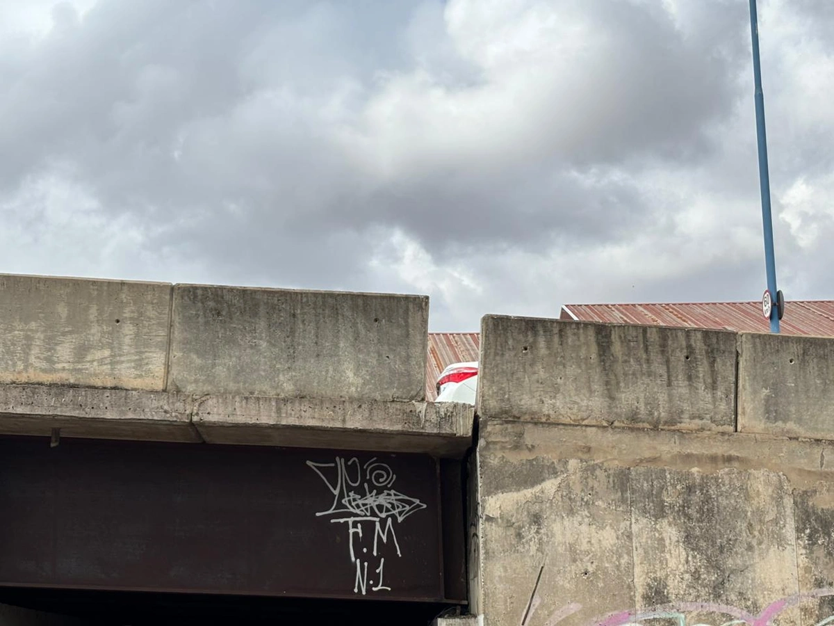 Bloco de concreto cai do elevado da Miguel Rosa em Teresina e CREA pede interdição