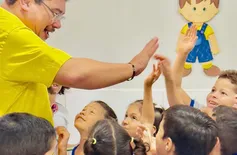 'Buzão da Alegria' chega a Altos e animará alunos da rede municipal