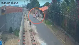 Câmera flagra casal tomando motocicleta de assalto na zona Norte de Teresina (Foto: Reprodução)