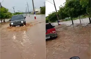 Chuva forte alaga ruas e invade comércios em Uruçuí (Foto: Reprodução)