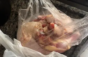 Cliente denuncia compra de carne estragada no Mix Mateus: ‘Carniça’ (Foto: Conecta Piauí)